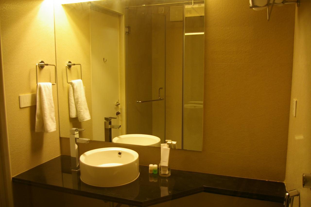Roseline Suites Bangalore Luaran gambar